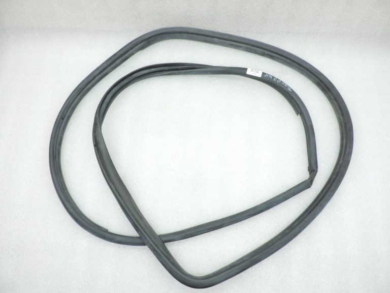 2014-2020 Toyota Yaris P13 priekšējais kreisais virsbūves durvju blīvētājs 623120D380