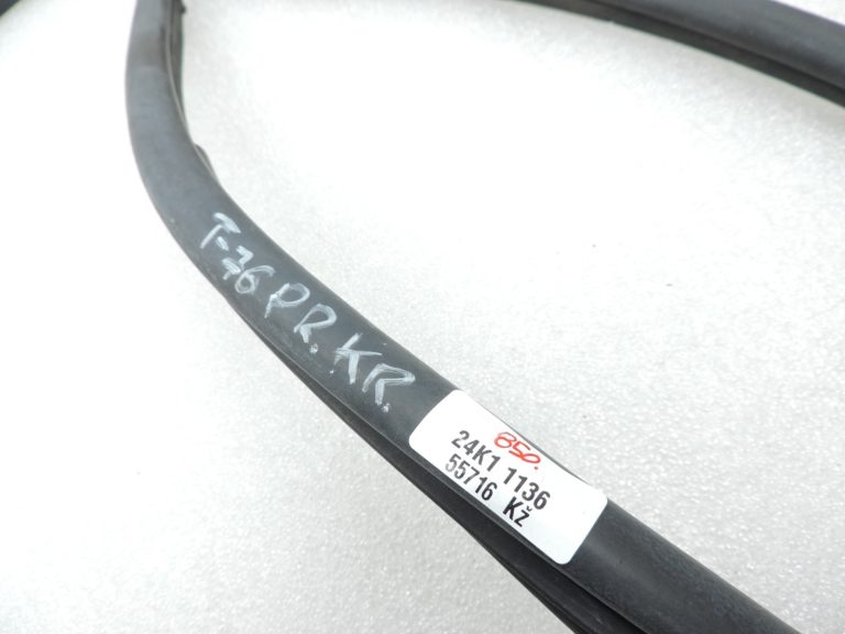 2014-2020 Toyota Yaris P13 priekšējais kreisais virsbūves durvju blīvētājs 623120D380
