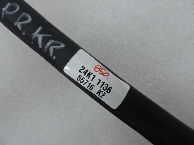 2014-2020 Toyota Yaris P13 priekšējais kreisais virsbūves durvju blīvētājs 623120D380