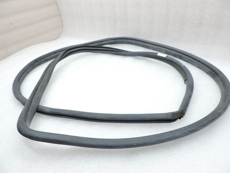 2014-2020 Toyota Yaris P13 priekšējais kreisais virsbūves durvju blīvētājs 623120D380