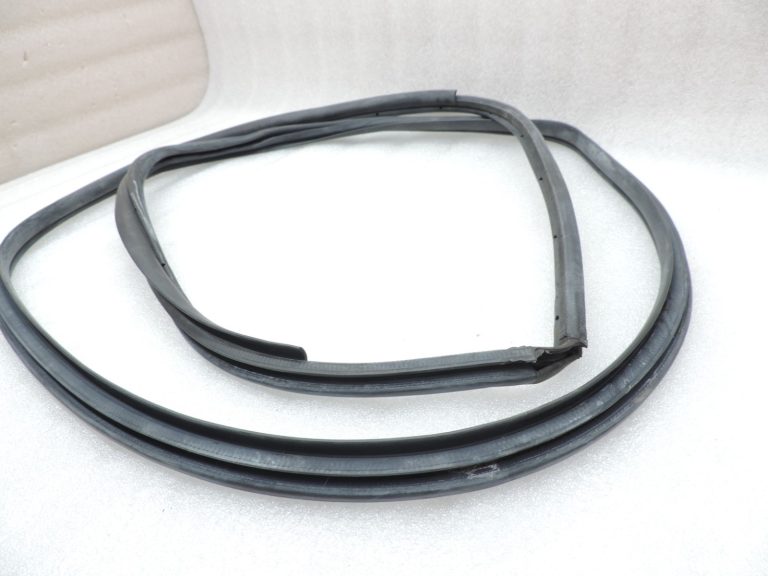 2014-2020 Toyota Yaris P13 priekšējais kreisais virsbūves durvju blīvētājs 623120D380
