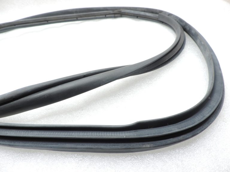 2014-2020 Toyota Yaris P13 priekšējais kreisais virsbūves durvju blīvētājs 623120D380