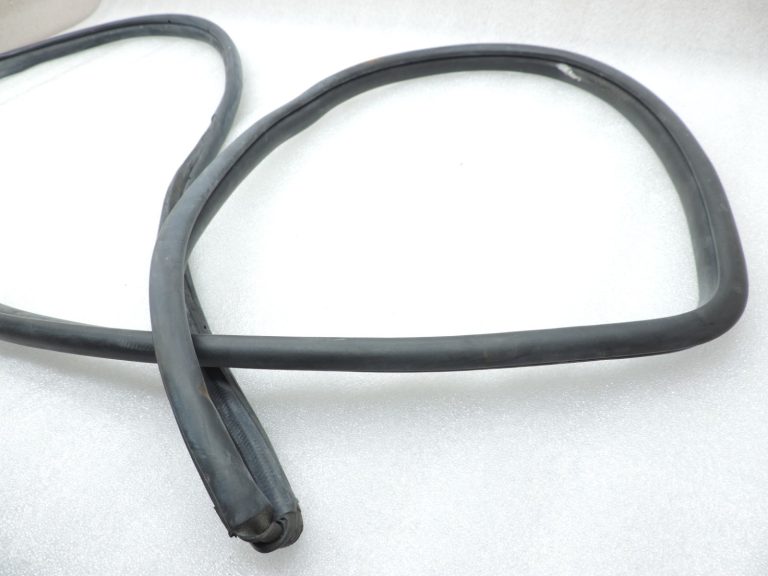 2014-2020 Toyota Yaris P13 priekšējais labās puses virsbūves durvju blīvējums 623110D400
