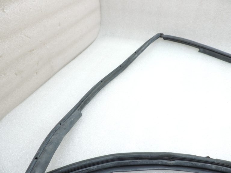 2014-2020 Toyota Yaris P13 priekšējais labās puses virsbūves durvju blīvējums 623110D400