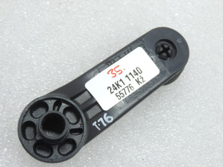 2014-2020 Toyota Yaris P13 Aizmugurējā stikla kreļļa kreisais labais 6926002021C1