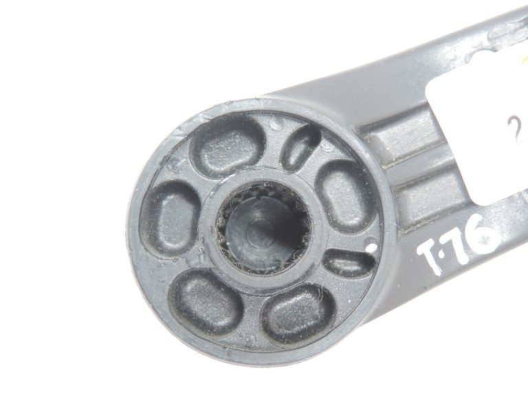 2014-2020 Toyota Yaris P13 Aizmugurējā stikla kreļļa kreisais labais 6926002021C1