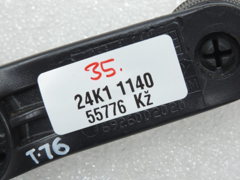2014-2020 Toyota Yaris P13 Aizmugurējā stikla kreļļa kreisais labais 6926002021C1