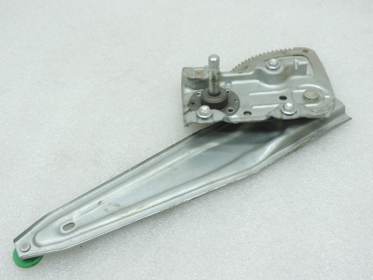 2014-2020 Toyota Yaris P13 Aizmugurējā stikla regulators pa labi 698300D230