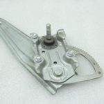 2014-2020 Toyota Yaris P13 Aizmugurējā stikla regulators pa labi 698300D230