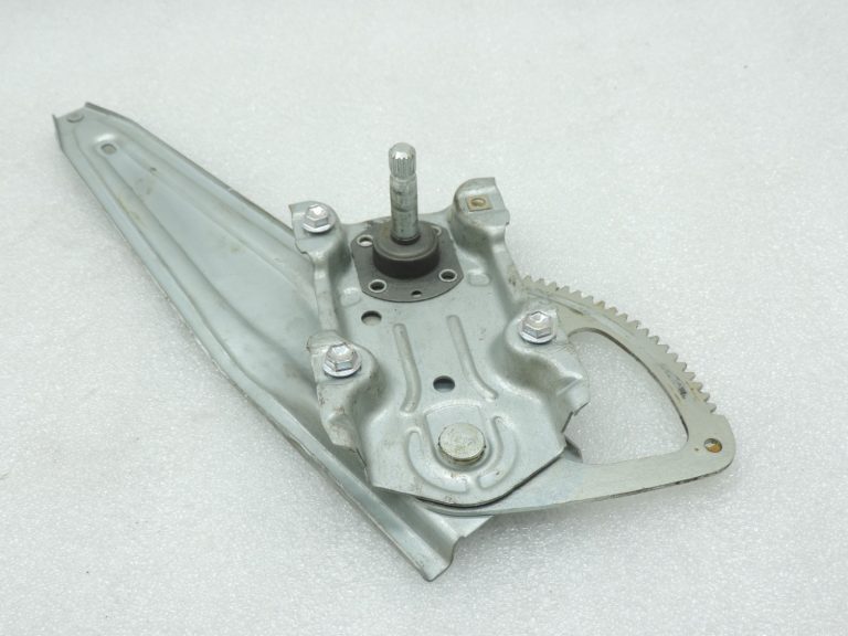 2014-2020 Toyota Yaris P13 Aizmugurējā stikla regulators pa labi 698300D230
