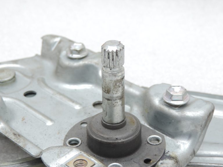 2014-2020 Toyota Yaris P13 Aizmugurējā stikla regulators pa labi 698300D230