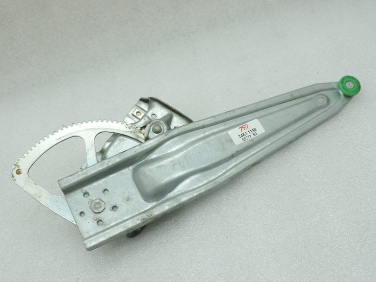2014-2020 Toyota Yaris P13 Aizmugurējā stikla regulators pa labi 698300D230