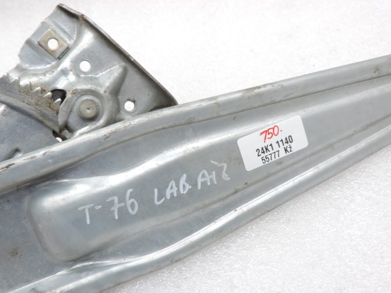 2014-2020 Toyota Yaris P13 Aizmugurējā stikla regulators pa labi 698300D230