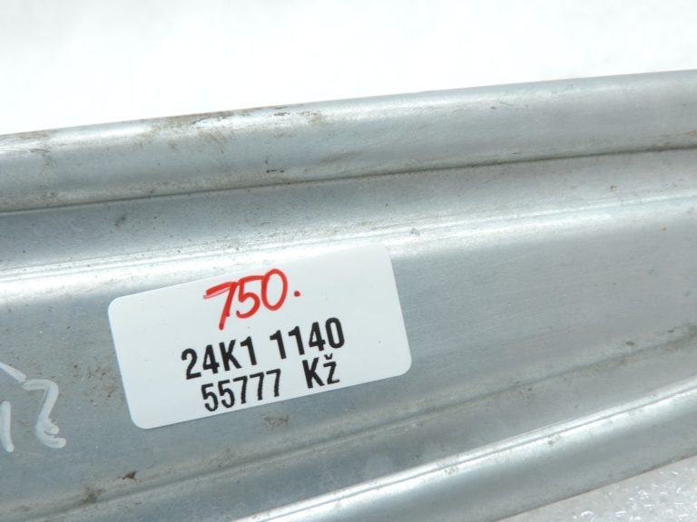 2014-2020 Toyota Yaris P13 Aizmugurējā stikla regulators pa labi 698300D230