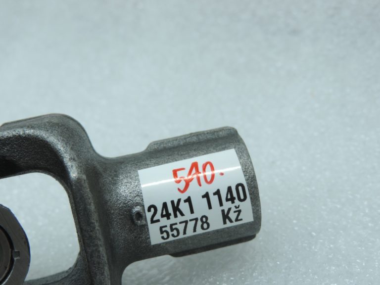 Oriģināls Toyota Yaris P13 stūres statņa universālais savienojums 452200D010