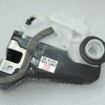 Oriģinālā Toyota Yaris 2014 – 2020 P13 aizmugurējā labās puses durvju slēdzene 690500D310