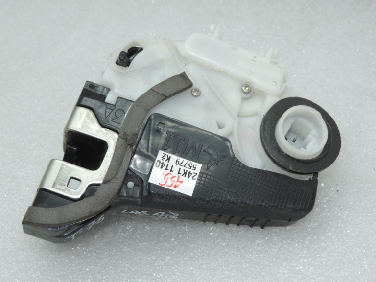 Oriģinālā Toyota Yaris 2014 – 2020 P13 aizmugurējā labās puses durvju slēdzene 690500D310