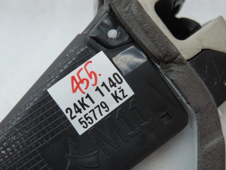 Oriģinālā Toyota Yaris 2014 – 2020 P13 aizmugurējā labās puses durvju slēdzene 690500D310