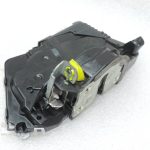 Oriģinālā Toyota Yaris P13 priekšējo kreiso durvju slēdzene 690400D520