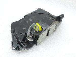Подлинная 2014-2020 Toyota Yaris P13 замок передней левой двери 690400D520