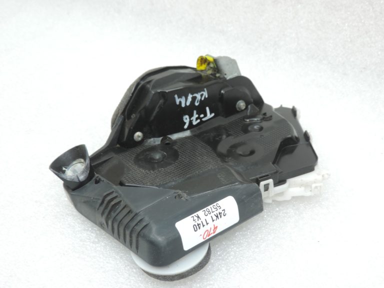 Oriģinālā Toyota Yaris P13 priekšējo kreiso durvju slēdzene 690400D520