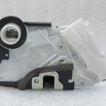 Oriģinālā Toyota Yaris P13 priekšējo kreiso durvju slēdzene 690400D520