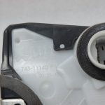 Oriģinālā Toyota Yaris P13 priekšējo kreiso durvju slēdzene 690400D520