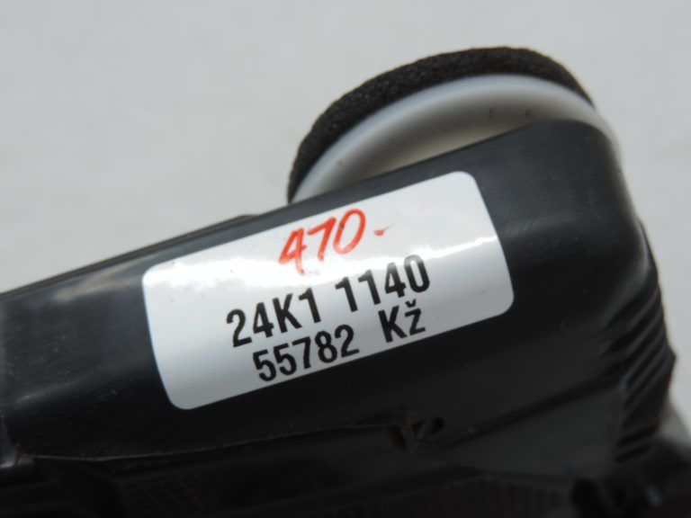 Oriģinālā Toyota Yaris P13 priekšējo kreiso durvju slēdzene 690400D520