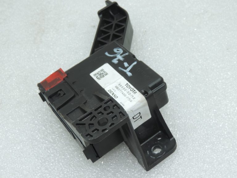 Oriģināls Toyota Yaris P13 gaisa kondicionēšanas vadības bloks 886500D712