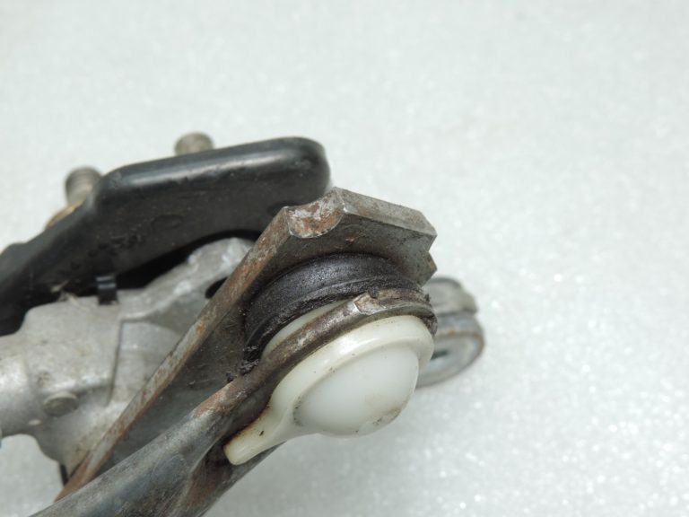 Oriģināls 2014 – 2020 Toyota Yaris P13 vējstikla tīrītāju savienojums 851500D180