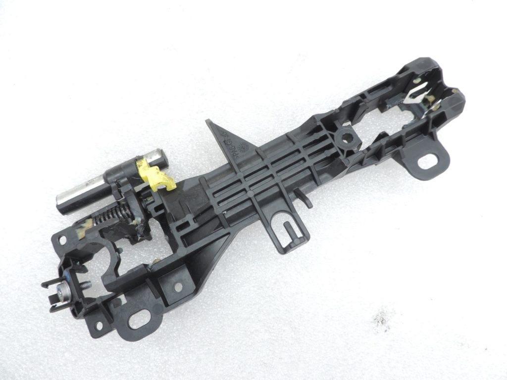 Oriģināls Toyota Yaris P13 priekšējais kreisais durvju rokturis 692020D070