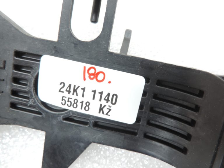 Oriģināls Toyota Yaris P13 priekšējais kreisais durvju rokturis 692020D070
