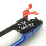Oriģinālā Toyota Yaris P13 2014 – 2020 aizmugurējā labās puses durvju rokturis, miglaini zils (8X2)