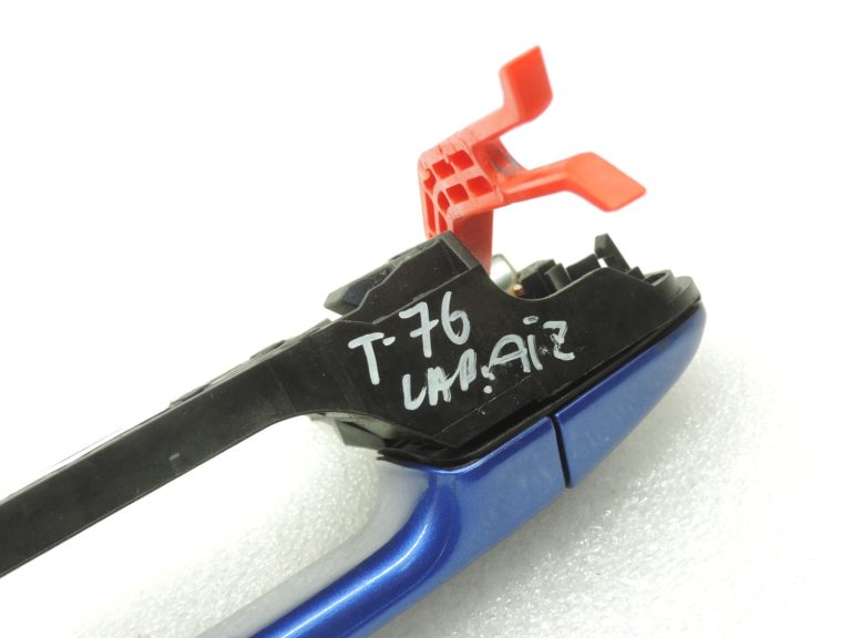 Oriģinālā Toyota Yaris P13 2014 – 2020 aizmugurējā labās puses durvju rokturis, miglaini zils (8X2)
