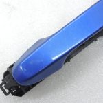 Oriģinālā Toyota Yaris P13 2014 – 2020 aizmugurējā labās puses durvju rokturis, miglaini zils (8X2)