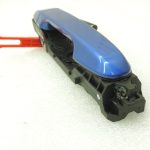 Oriģinālā Toyota Yaris P13 2014 – 2020 aizmugurējā labās puses durvju rokturis, miglaini zils (8X2)