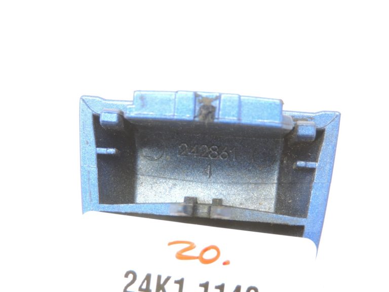 Oriģināls Toyota Yaris P13 aizmugurējo ārējo durvju rokturu vāciņš, migeļblāzmas zils (8X2)