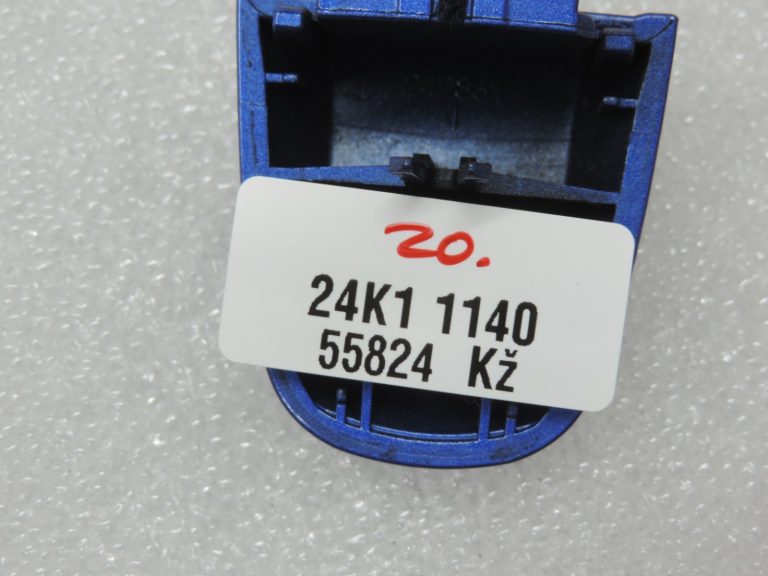 Oriģināls Toyota Yaris P13 aizmugurējo ārējo durvju rokturu vāciņš, migeļblāzmas zils (8X2)