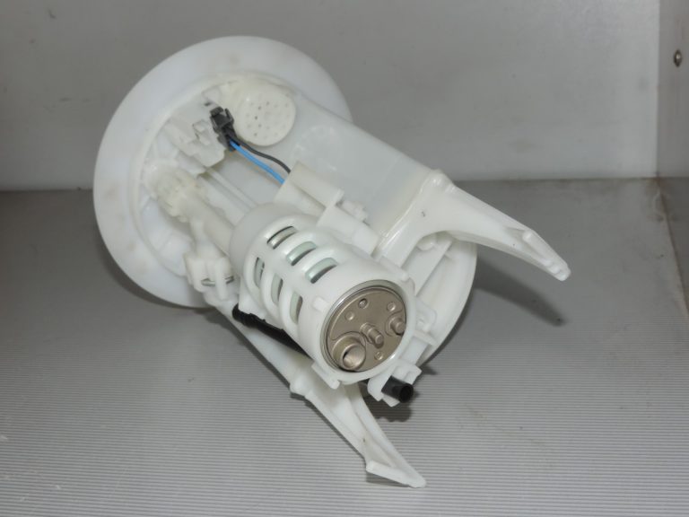 Oriģināls Toyota Yaris P13 1.5 Hybrid degvielas sūknis 777040D070
