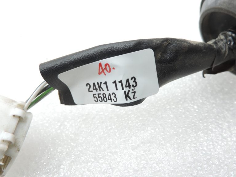 Oriģināls Toyota Yaris P13 1.5 Hybrid degvielas sūkņa kontaktdakšas savienotājs 2014-2020