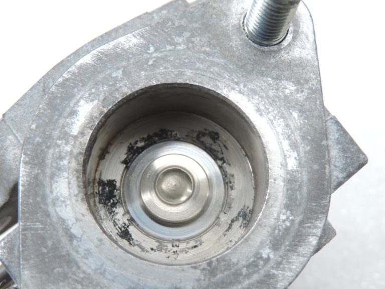 Oriģinālais 2014-2020 Toyota Yaris P13 1.5 Hybrid EGR vārsts 2562047030