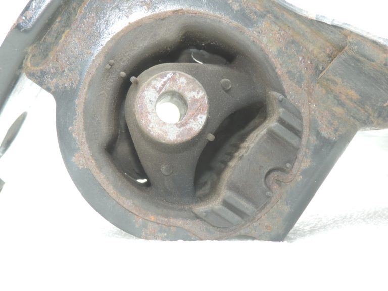 Oriģināls Toyota Yaris P13 1.5 Hybrid dzinēja stiprinājums kreisajā pusē 123720Y150