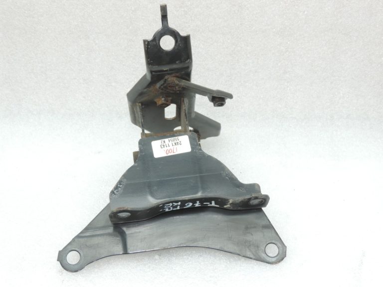 Oriģināls Toyota Yaris P13 1.5 Hybrid dzinēja stiprinājums kreisajā pusē 123720Y150