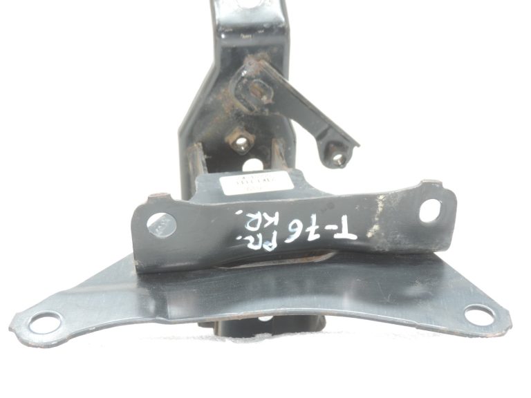 Oriģināls Toyota Yaris P13 1.5 Hybrid dzinēja stiprinājums kreisajā pusē 123720Y150