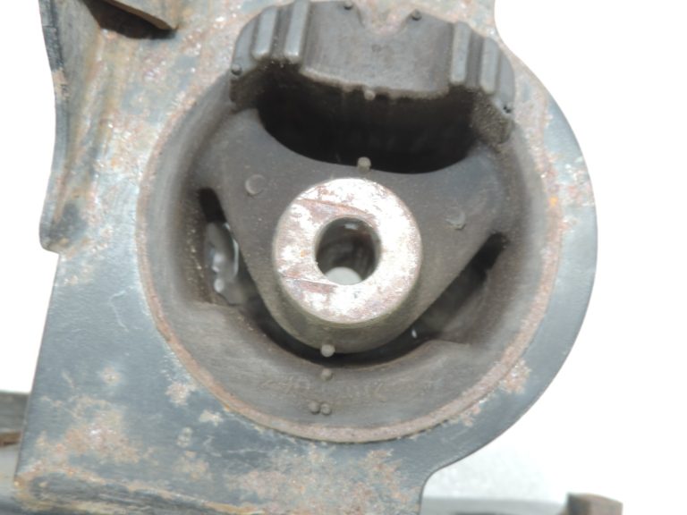 Oriģināls Toyota Yaris P13 1.5 Hybrid dzinēja stiprinājums kreisajā pusē 123720Y150
