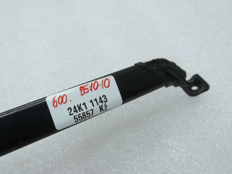 Oriģināls 2014-2020 Toyota Yaris P13 Logu regulatora vadotnes sliedes priekšējā kreisā pusē