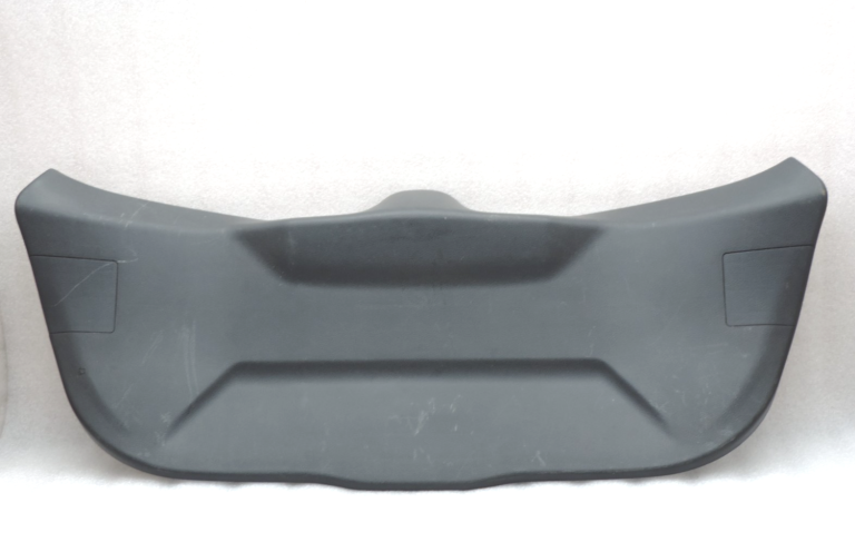 2014-2020 Toyota Yaris P13 Aizmugures durvju vāks, iekšējais apdares elements 647800D010C0