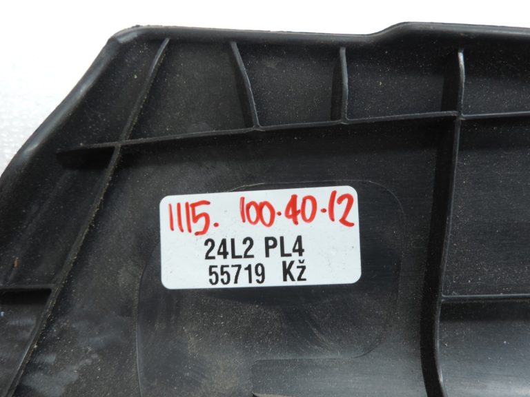 2014-2020 Toyota Yaris P13 Aizmugures durvju vāks, iekšējais apdares elements 647800D010C0