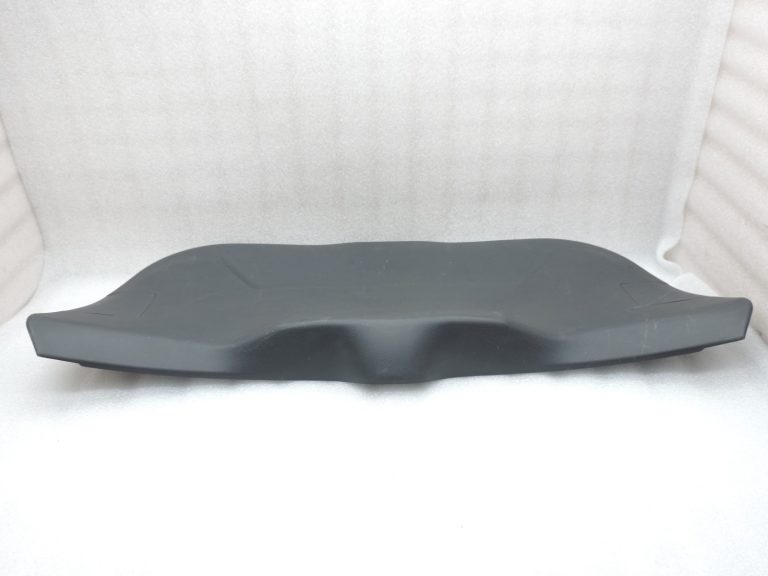 2014-2020 Toyota Yaris P13 Aizmugures durvju vāks, iekšējais apdares elements 647800D010C0