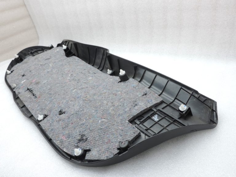 2014-2020 Toyota Yaris P13 Aizmugures durvju vāks, iekšējais apdares elements 647800D010C0